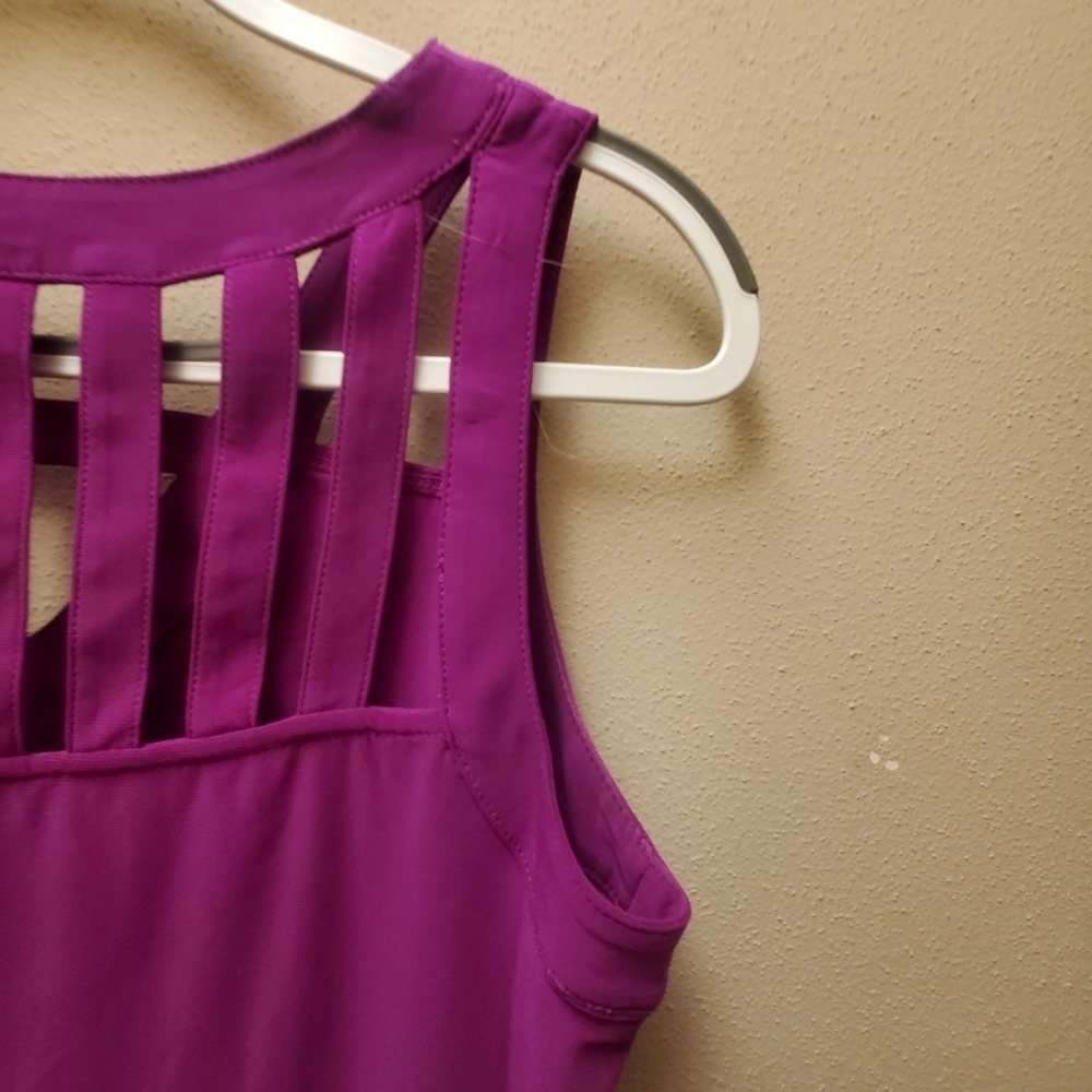 Womens size M sleeveless fuscia lightweight  strappy top  very cute - Picture 3 of 12
